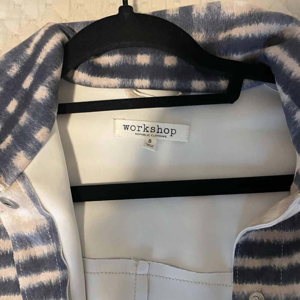 Button up jacket - Picture 3 of 3